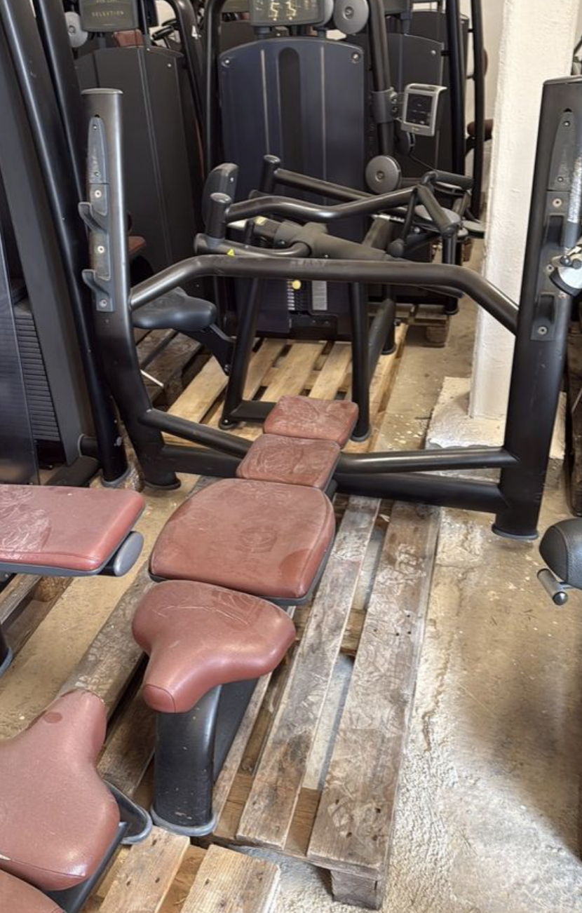 Technogym Selection Line Kraftgeräte, schwarz