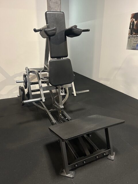 Hammer Strength V-Squat, Kniebeugenmaschine
