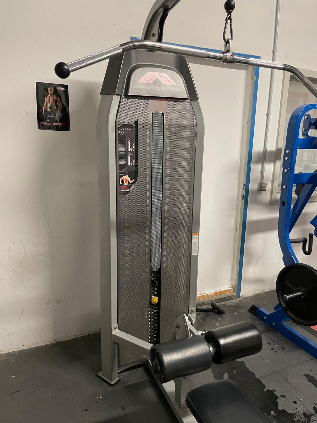 Johnson Latzug, Lat Pulldown