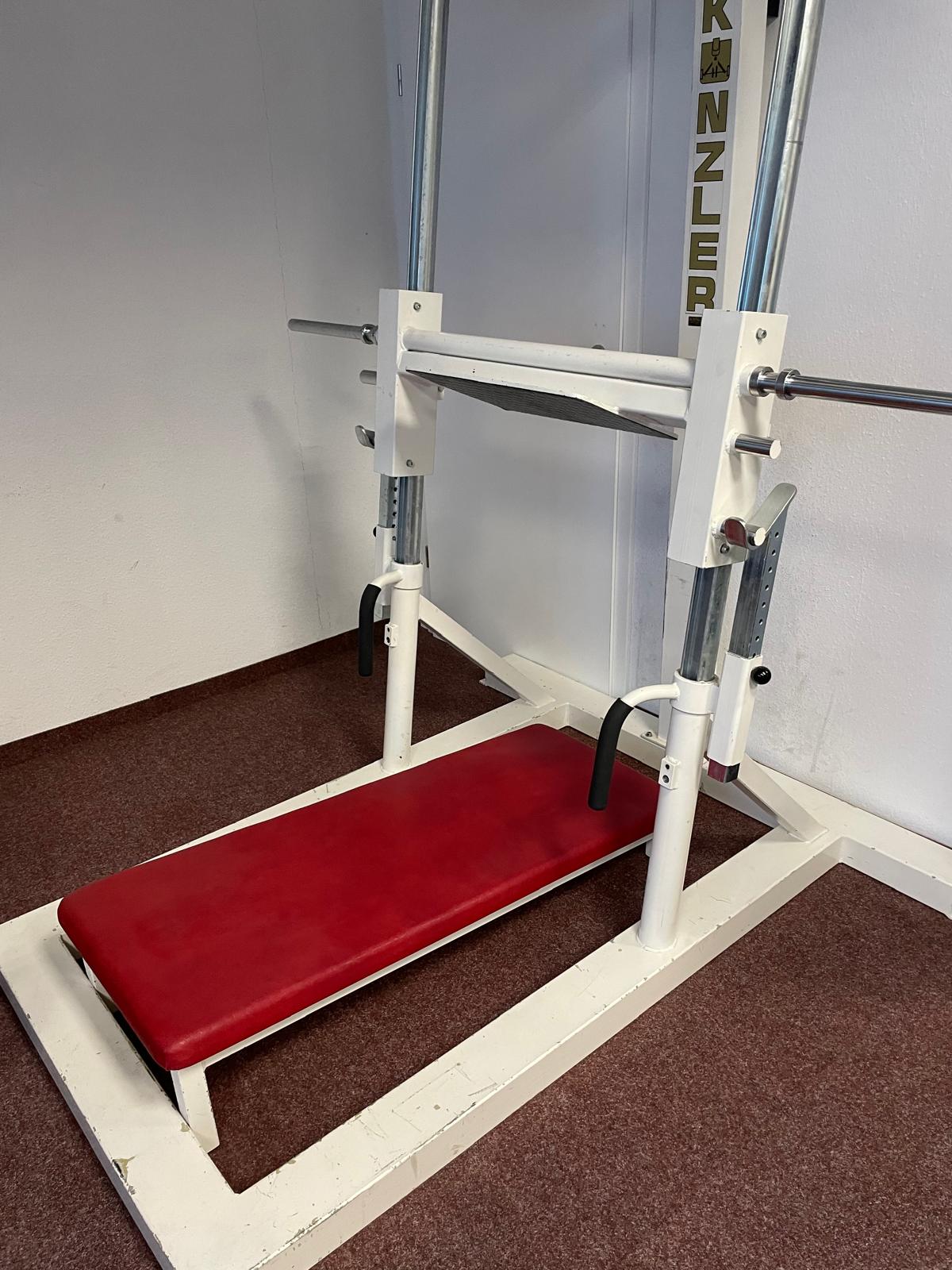 Künzler Vertical Leg Press