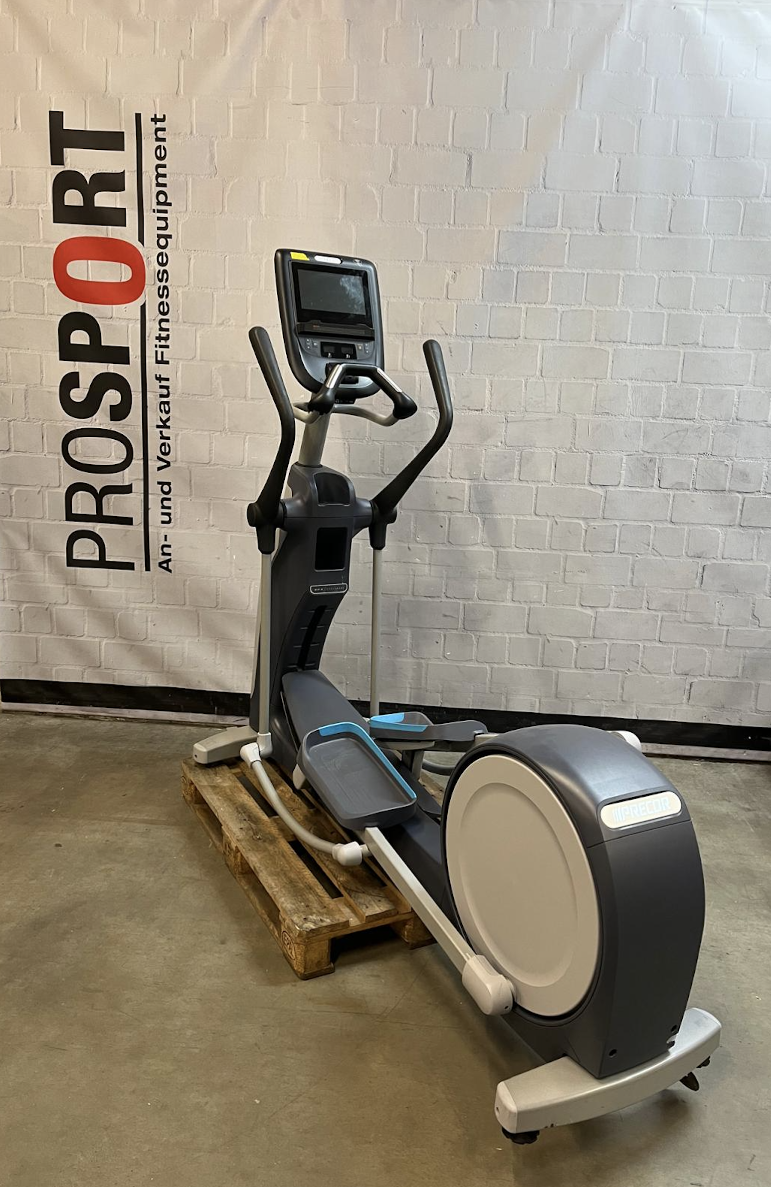 Precor Crosstrainer mit P62 Konsole