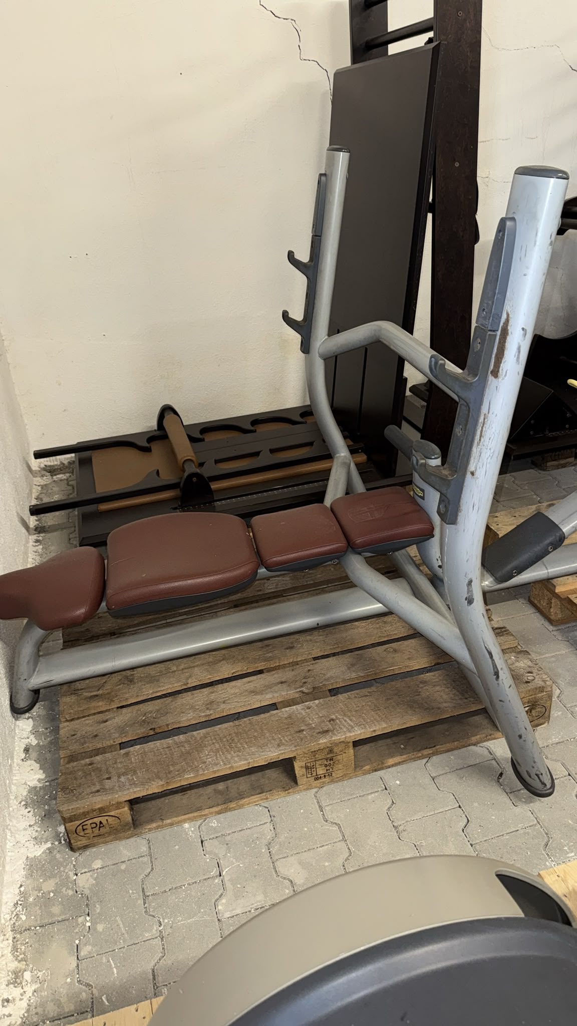 Technogym - Olympia Drückerbank - flach